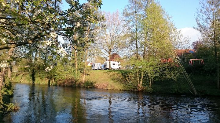 Stellplatz vom anderen Ufer aus