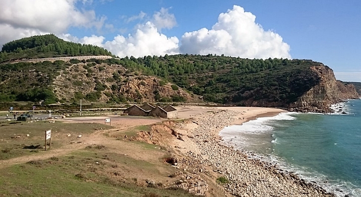 Boca do Rio mit den Ruinen der Fischfabrik