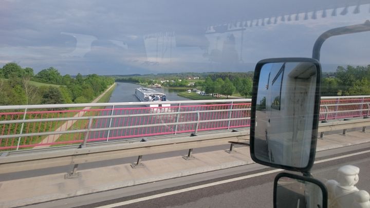 Blick auf den Wohnmobilstellplatz am Main Donau Kanal in Hilpoltstein