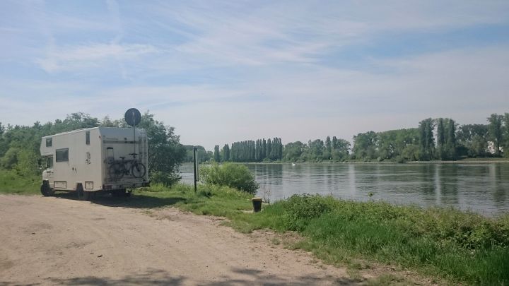 Freistehplatz am Rhein