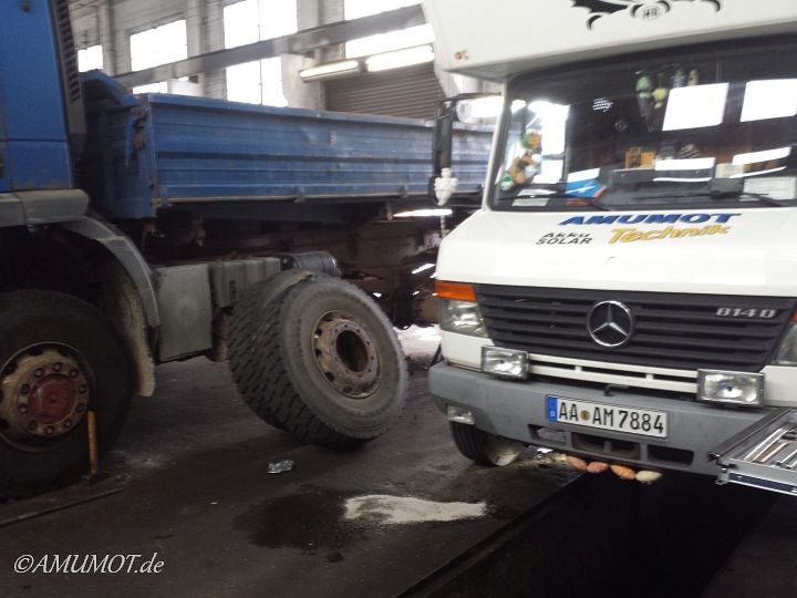 In der LKW Werkstatt