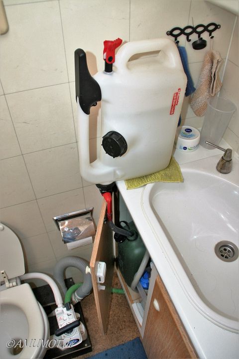 Toiletten Spülwassertank befüllen